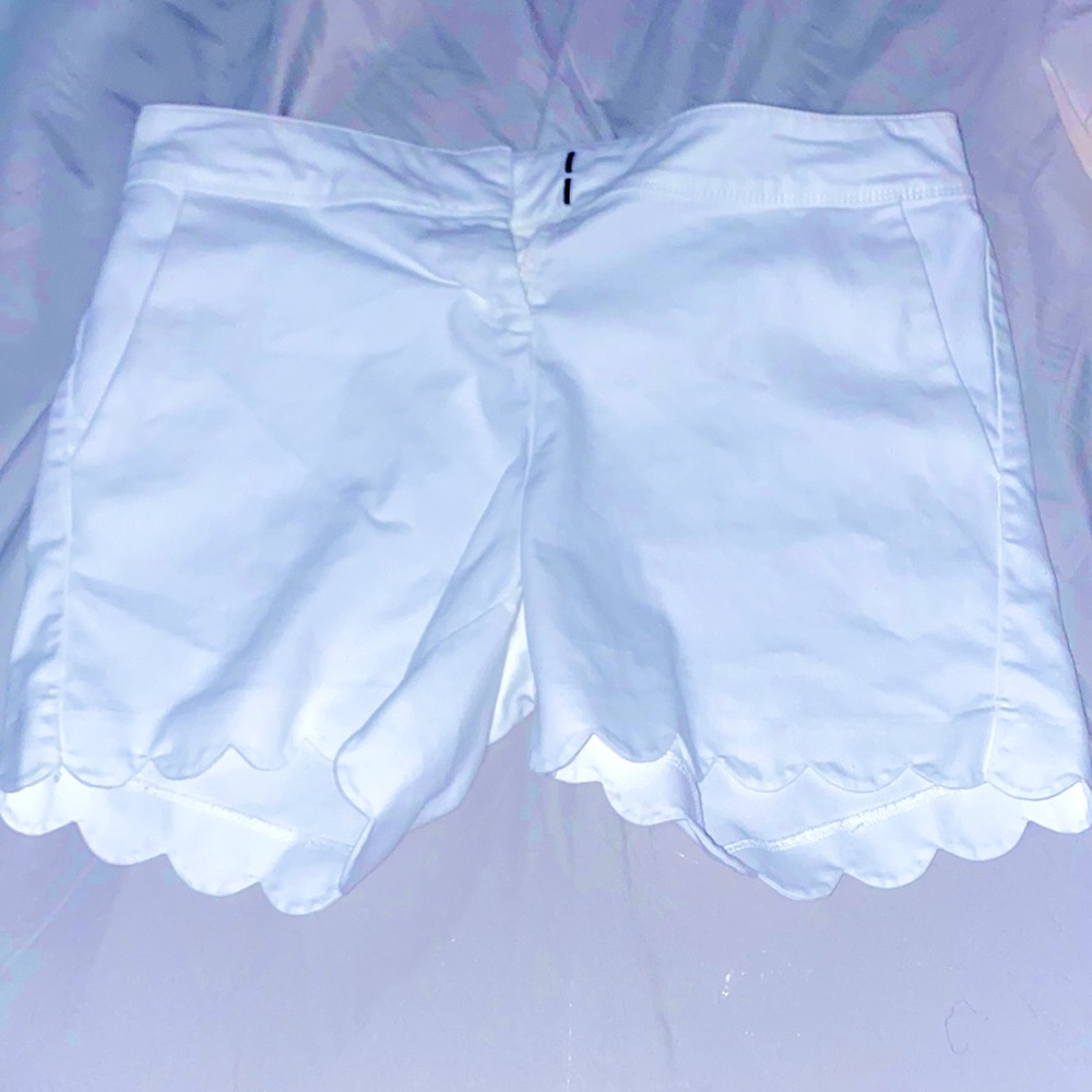 Comfy White Jean Shorts. Easy zip and buckle!